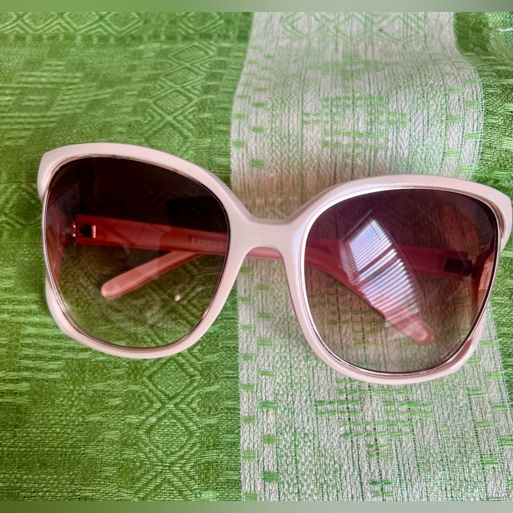 New Express women pink sunglasses